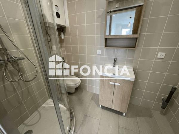 Location Local commercial 1 pièce 17 m² - 12 RUE GABRIEL PERI Le Beausset 83330