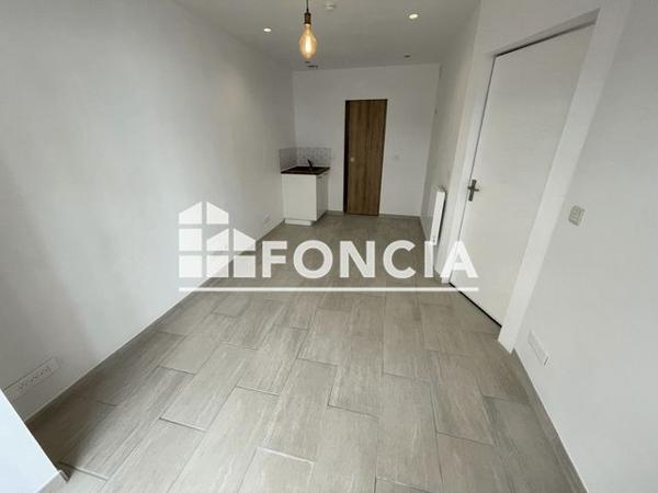 Location Local commercial 1 pièce 17 m² - 12 RUE GABRIEL PERI Le Beausset 83330