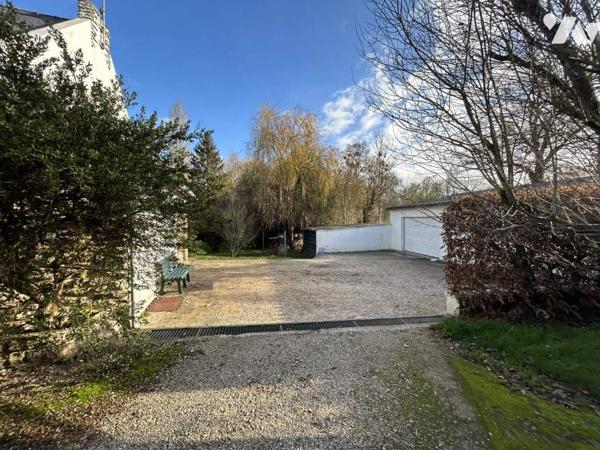 LONGERE EN BORD DE RIVIERE