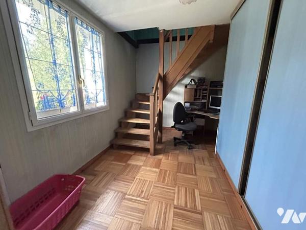 LONGERE EN BORD DE RIVIERE