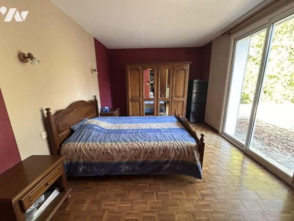 LONGERE EN BORD DE RIVIERE