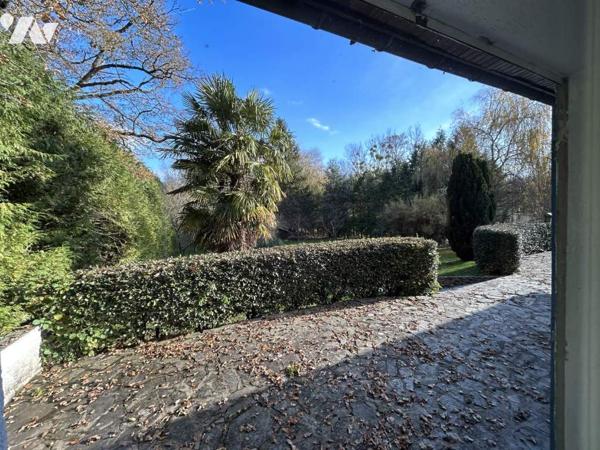 LONGERE EN BORD DE RIVIERE