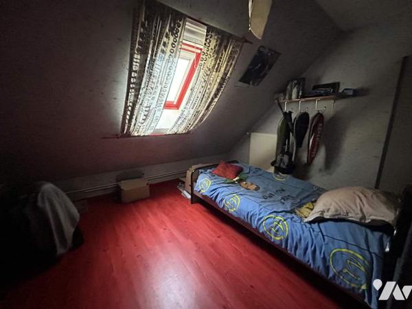 LONGERE EN BORD DE RIVIERE