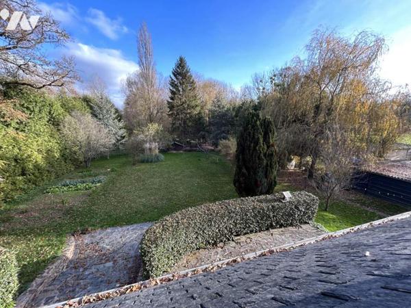 LONGERE EN BORD DE RIVIERE