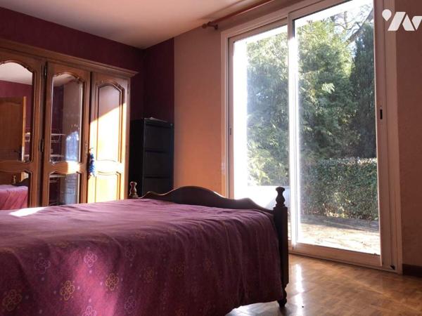 LONGERE EN BORD DE RIVIERE