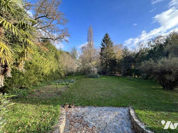 LONGERE EN BORD DE RIVIERE