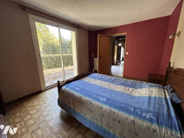 LONGERE EN BORD DE RIVIERE