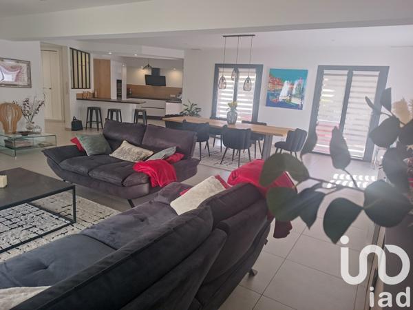 Maison d’architecte 5 pièces de 185 m² à Saint-Estève (66240)