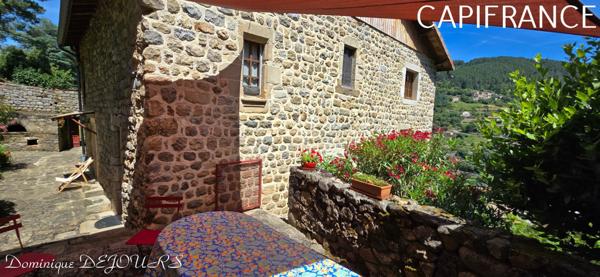 Au coeur de la belle vallée de l’Eyrieux en Ardèche, magnifique demeure du XIV siècle, située à 45mn de Valence (Drome) -285m² habitable sur 2ha de terrain.