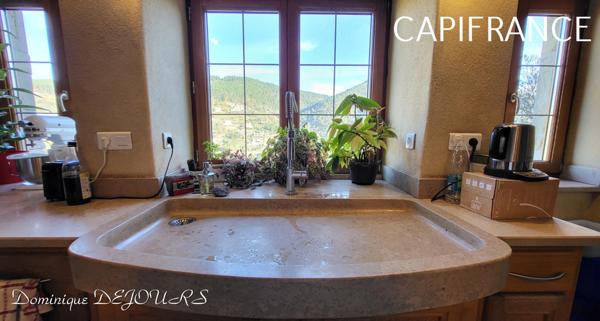 Au coeur de la belle vallée de l’Eyrieux en Ardèche, magnifique demeure du XIV siècle, située à 45mn de Valence (Drome) -285m² habitable sur 2ha de terrain.