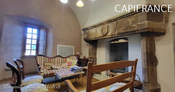 Au coeur de la belle vallée de l’Eyrieux en Ardèche, magnifique demeure du XIV siècle, située à 45mn de Valence (Drome) -285m² habitable sur 2ha de terrain.