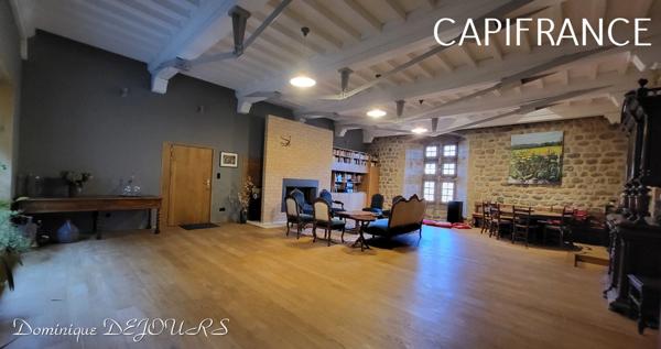 Au coeur de la belle vallée de l’Eyrieux en Ardèche, magnifique demeure du XIV siècle, située à 45mn de Valence (Drome) -285m² habitable sur 2ha de terrain.