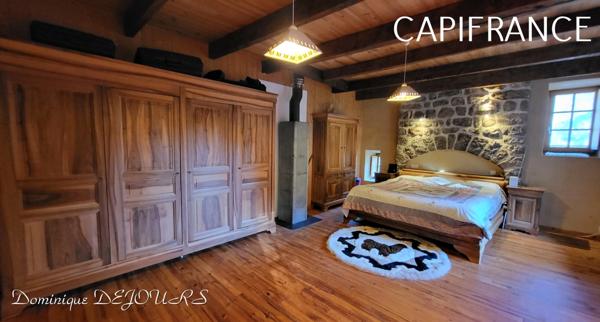 Au coeur de la belle vallée de l’Eyrieux en Ardèche, magnifique demeure du XIV siècle, située à 45mn de Valence (Drome) -285m² habitable sur 2ha de terrain.