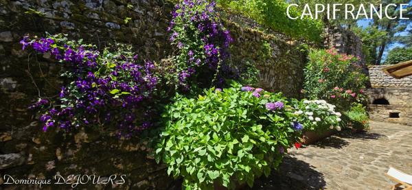 Au coeur de la belle vallée de l’Eyrieux en Ardèche, magnifique demeure du XIV siècle, située à 45mn de Valence (Drome) -285m² habitable sur 2ha de terrain.