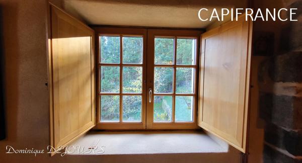 Au coeur de la belle vallée de l’Eyrieux en Ardèche, magnifique demeure du XIV siècle, située à 45mn de Valence (Drome) -285m² habitable sur 2ha de terrain.