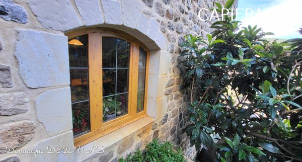 Au coeur de la belle vallée de l’Eyrieux en Ardèche, magnifique demeure du XIV siècle, située à 45mn de Valence (Drome) -285m² habitable sur 2ha de terrain.