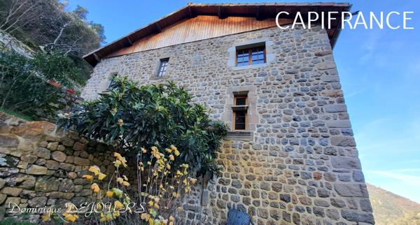 Au coeur de la belle vallée de l’Eyrieux en Ardèche, magnifique demeure du XIV siècle, située à 45mn de Valence (Drome) -285m² habitable sur 2ha de terrain.