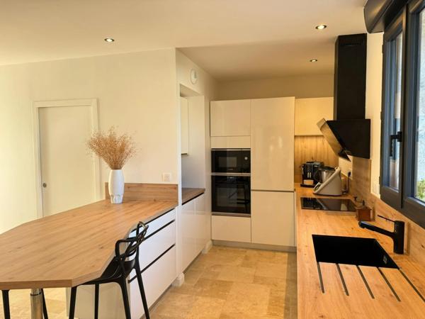 En Charente à Champniers, maison rénovée de 112.50 m², terrasse et cour fermée