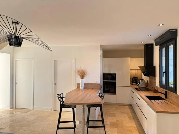 En Charente à Champniers, maison rénovée de 112.50 m², terrasse et cour fermée