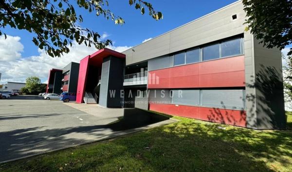 A LOUER : PLATEAU DE BUREAUX EN REZ DE CHAUSSÉE D'ENVIRON 121,58 M² AVEC DEUX PARKINGS