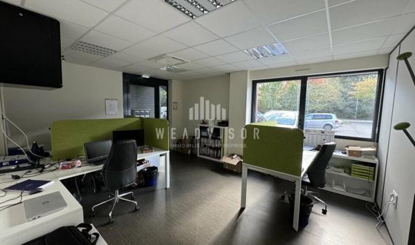 A LOUER : PLATEAU DE BUREAUX EN REZ DE CHAUSSÉE D'ENVIRON 121,58 M² AVEC DEUX PARKINGS