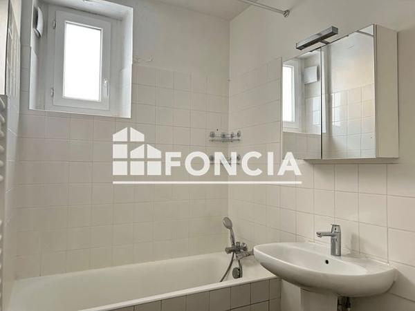 Location Appartement 3 pièces 55.6 m² - 46 RUE SERVAN Paris 75011