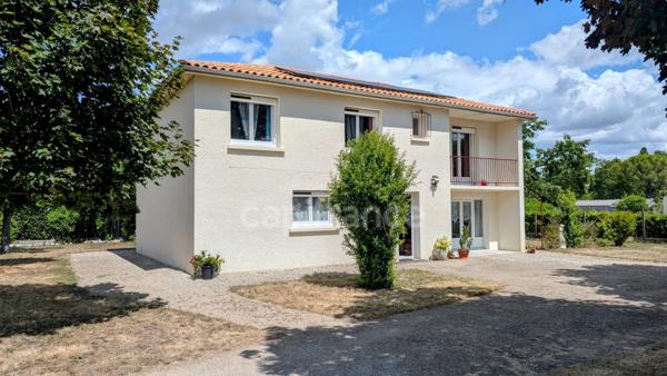 Maison à vendre GENSAC LA PALLUE avec ses 140 m² habitables et son jardin arboré