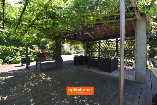 Belle demeure en pierre avec piscine