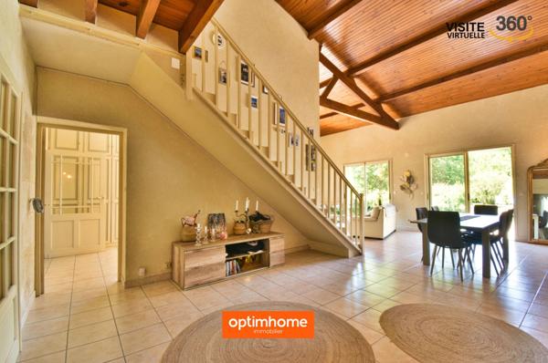 Belle demeure en pierre avec piscine