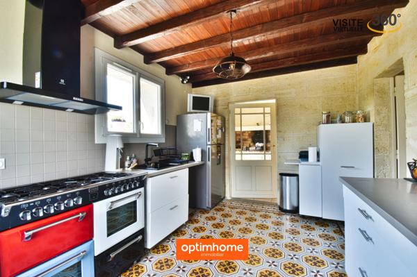 Belle demeure en pierre avec piscine