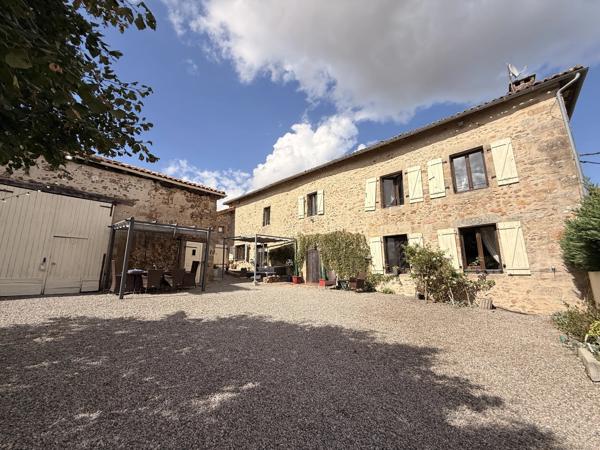 Ancien presbytère du XVIIIe siècle avec grange, piscine chauffée et jardins privés