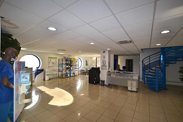 Petit-Bourg (97170) Local d'activité, entrepôt + bureaux emplacement stratégique