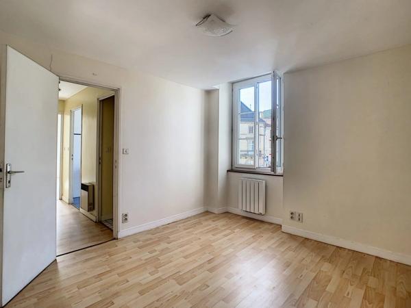Location                                                      Appartement
                        
                     3 pièces                      58 m2                     à Le Bugue