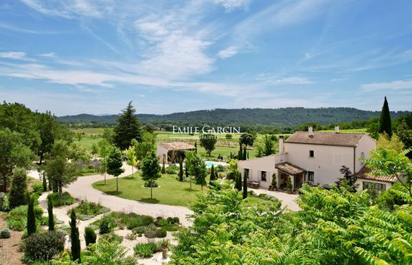 A vendre - Demeure de charme - Sud Luberon - 1,5 hectare de jardin et prairies