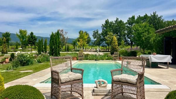 A vendre - Demeure de charme - Sud Luberon - 1,5 hectare de jardin et prairies