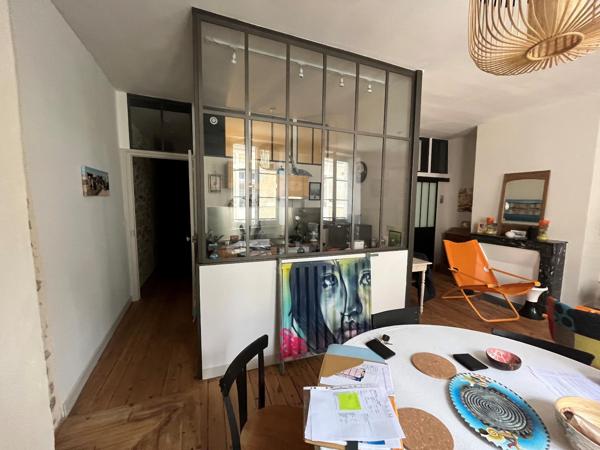 À vendre : Appartement rénové sur le port, au cœur de l'intra muros