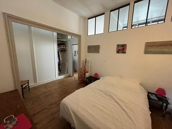 À vendre : Appartement rénové sur le port, au cœur de l'intra muros