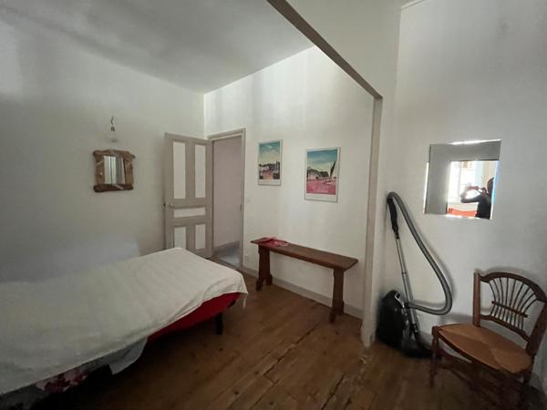 À vendre : Appartement rénové sur le port, au cœur de l'intra muros