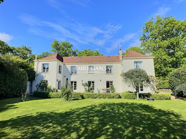 A vendre, Propriété contemporaine à Saint-Nom-la-Bretèche - 350 m² habitables -719m² au sol