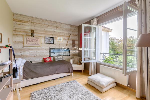 A vendre, Propriété contemporaine à Saint-Nom-la-Bretèche - 350 m² habitables -719m² au sol