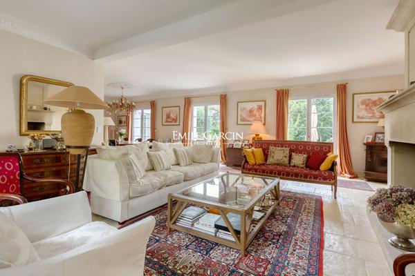 A vendre, Propriété contemporaine à Saint-Nom-la-Bretèche - 350 m² habitables -719m² au sol