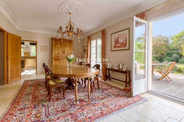 A vendre, Propriété contemporaine à Saint-Nom-la-Bretèche - 350 m² habitables -719m² au sol