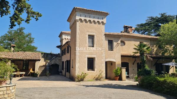 A vendre - Château rénové - Haute Provence