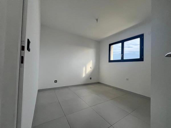 Vente                                                      Villa
                        
                     6 pièces                      122 m2                     à Perpignan