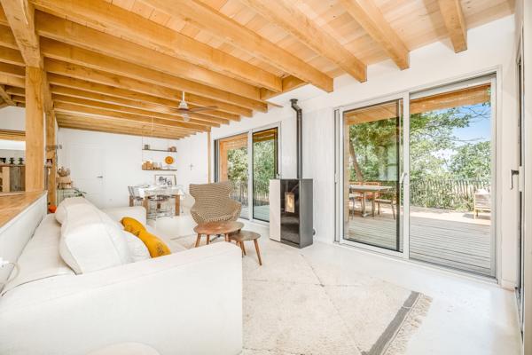 Maison
         5 pièces
        - 150 m² Bien prestige 680 000 € *