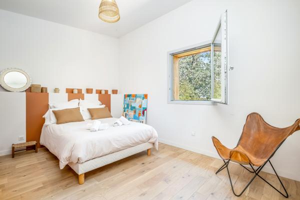 Maison
         5 pièces
        - 150 m² Bien prestige 680 000 € *