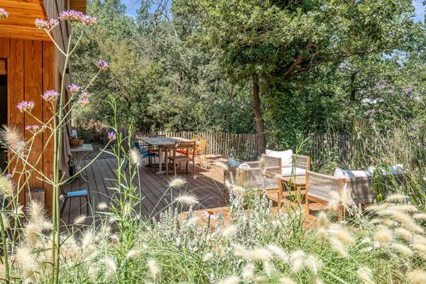 Maison
         5 pièces
        - 150 m² Bien prestige 680 000 € *