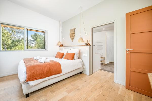 Maison
         5 pièces
        - 150 m² Bien prestige 680 000 € *