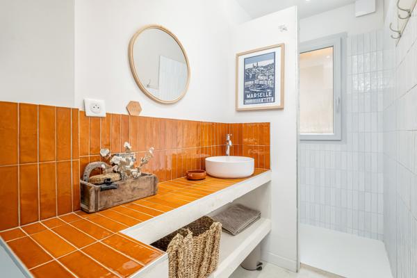 Maison
         5 pièces
        - 150 m² Bien prestige 680 000 € *