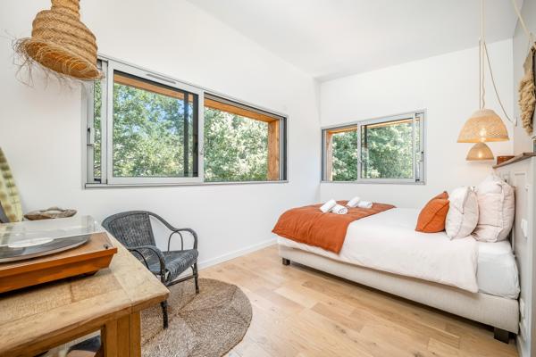Maison
         5 pièces
        - 150 m² Bien prestige 680 000 € *